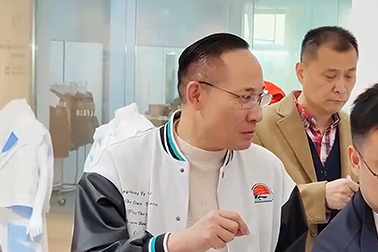 刘国荣先生代表霞云飞受邀参加江苏服装协同创新优秀成果评选